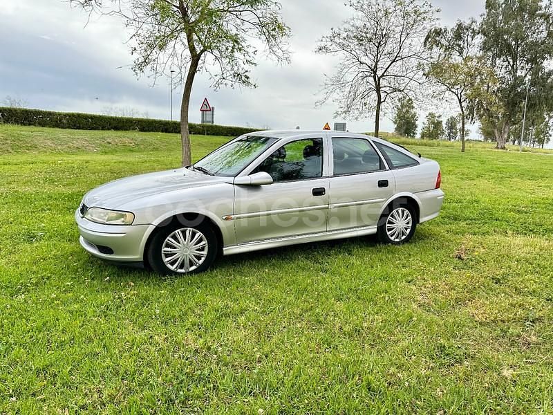 Gris / plata Usado 2002 Opel Vectra Comfort Berlina | 1999 € (Precio justo) - Imagen 1/4
