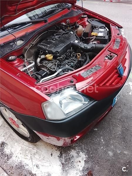 Usado Dacia Logan Lauréate 85 CV (62 kW) 2008 Rojo Familiar