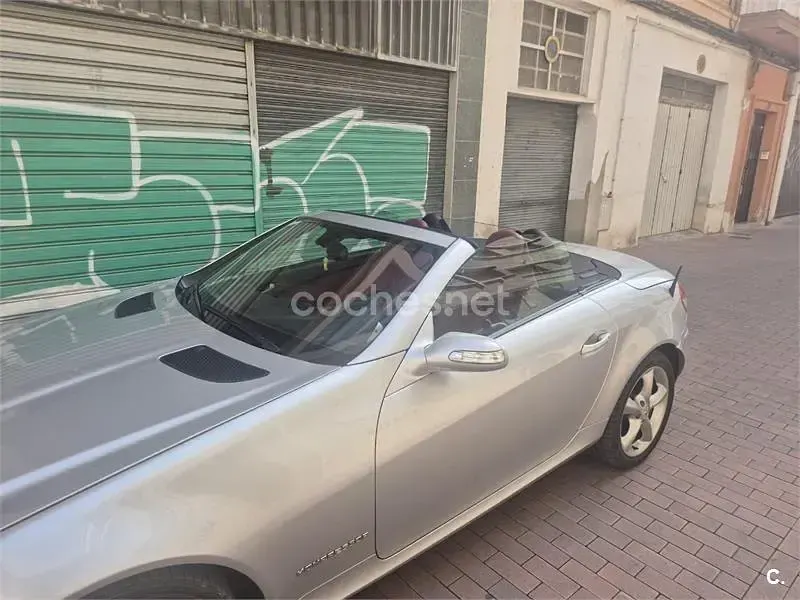 Usado Mercedes SLK200 163 CV (119 kW) 2006 Gris / plata Descapotable