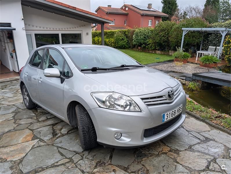 Usado Toyota Auris Active 132 CV (97 kW) 2011 Gris / plata Utilitario