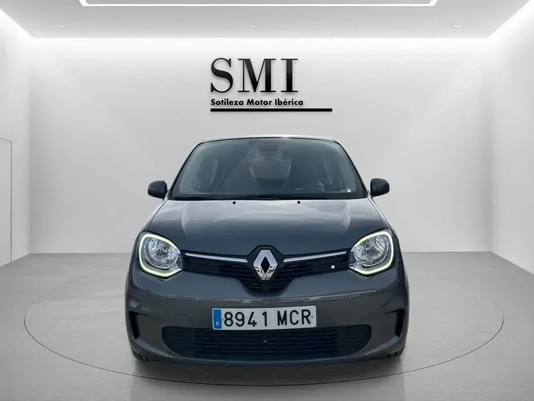 Usado Renault Twingo Intens 75 CV (55 kW) 2021 Gris / plata Utilitario