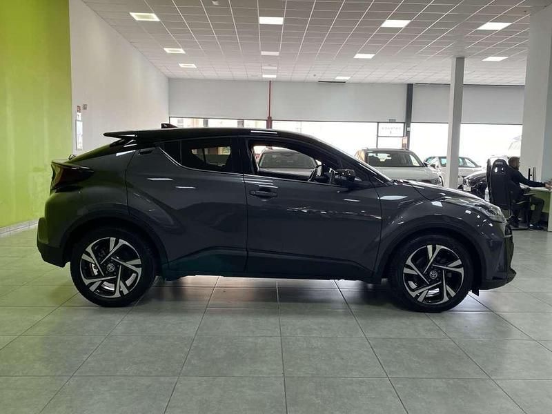 Usado Toyota C-HR Advance 122 CV (89 kW) 2022 Gris SUV