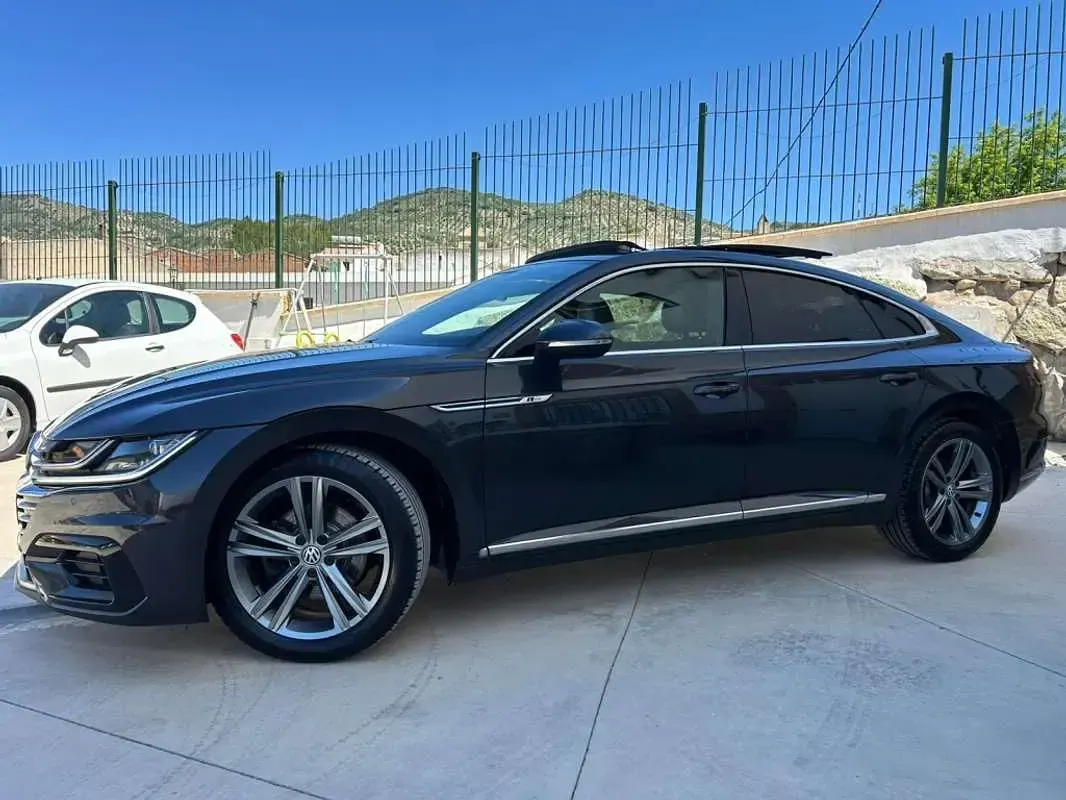 Usado VW Arteon R-line 150 CV (110 kW) 2018 Gris Utilitario