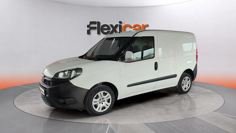 Usado Fiat Doblò Easy 95 CV (69 kW) 2020 Blanco Monovolumen