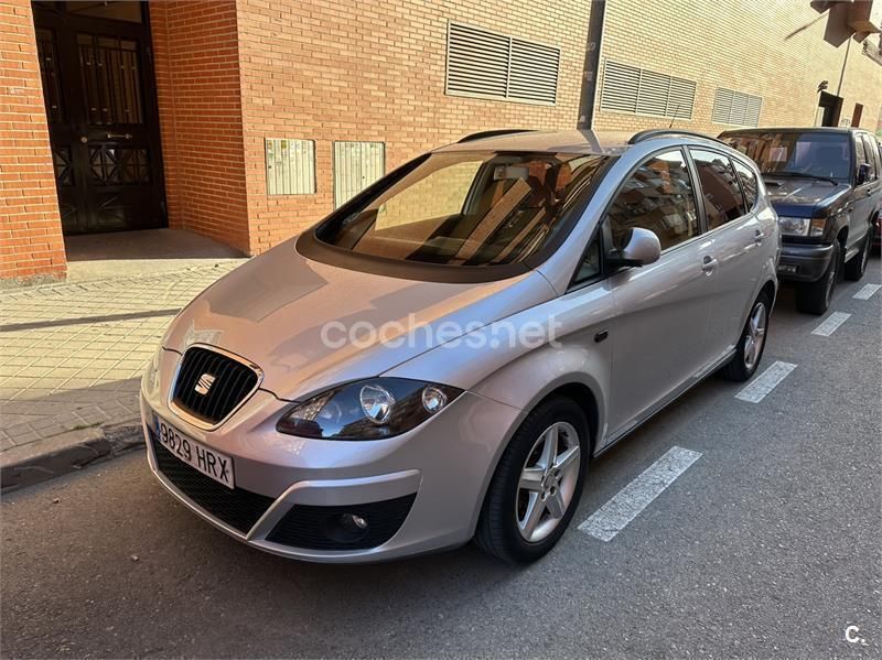Usado Seat Altea XL Style 105 CV (77 kW) 2013 Gris / plata Monovolumen