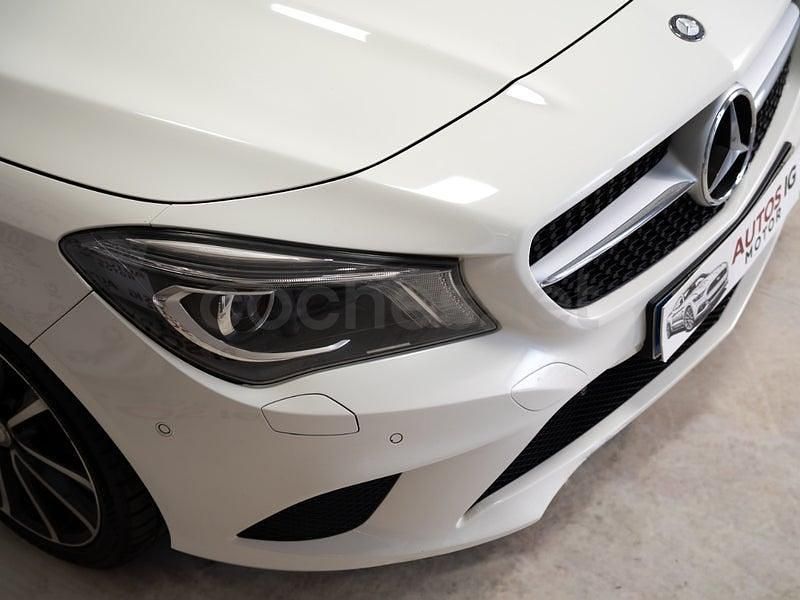 Usado Mercedes CLA200 136 CV (100 kW) 2014 Blanco Berlina