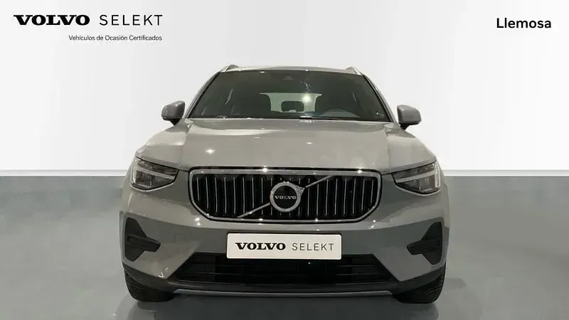 Usado Volvo XC40 Core 211 CV (155 kW) 2023 Gris / plata SUV