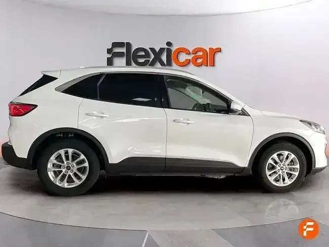 Usado Ford Kuga Titanium 190 CV (139 kW) 2021 Blanco SUV