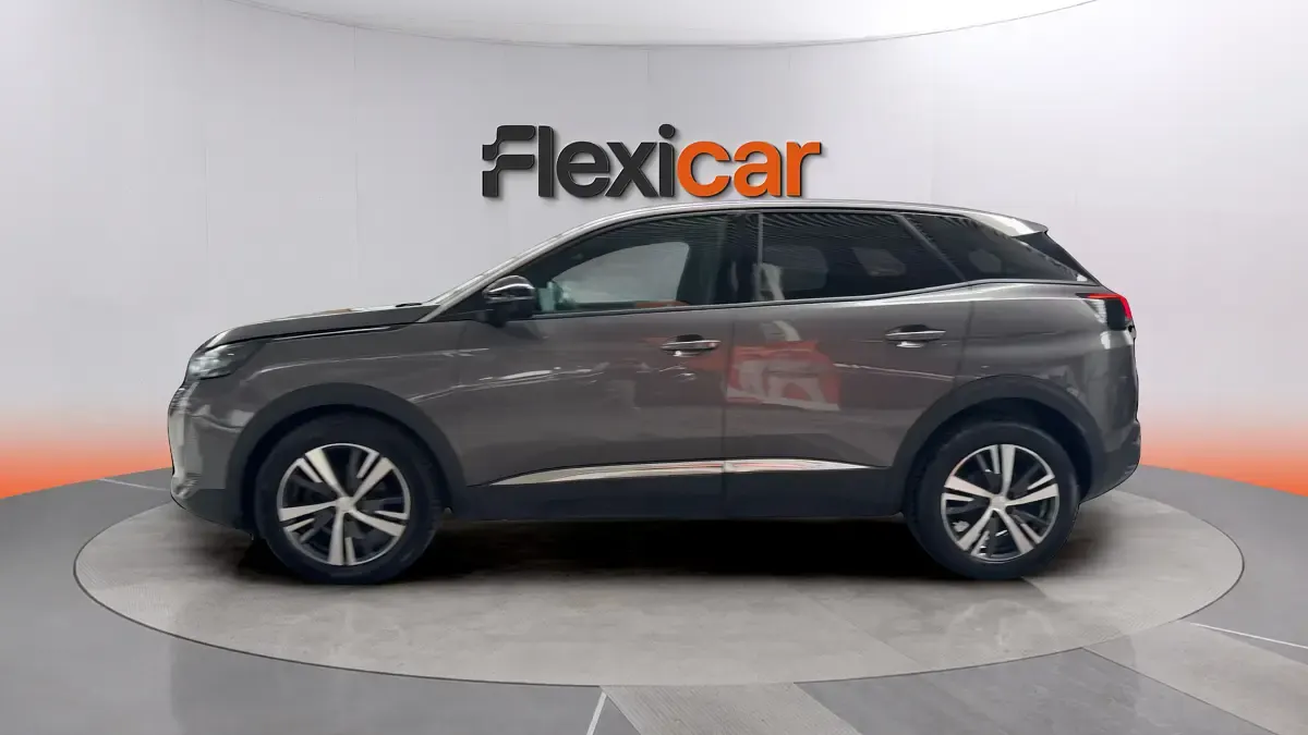 Usado Peugeot 3008 Allure 131 CV (96 kW) 2023 Gris SUV