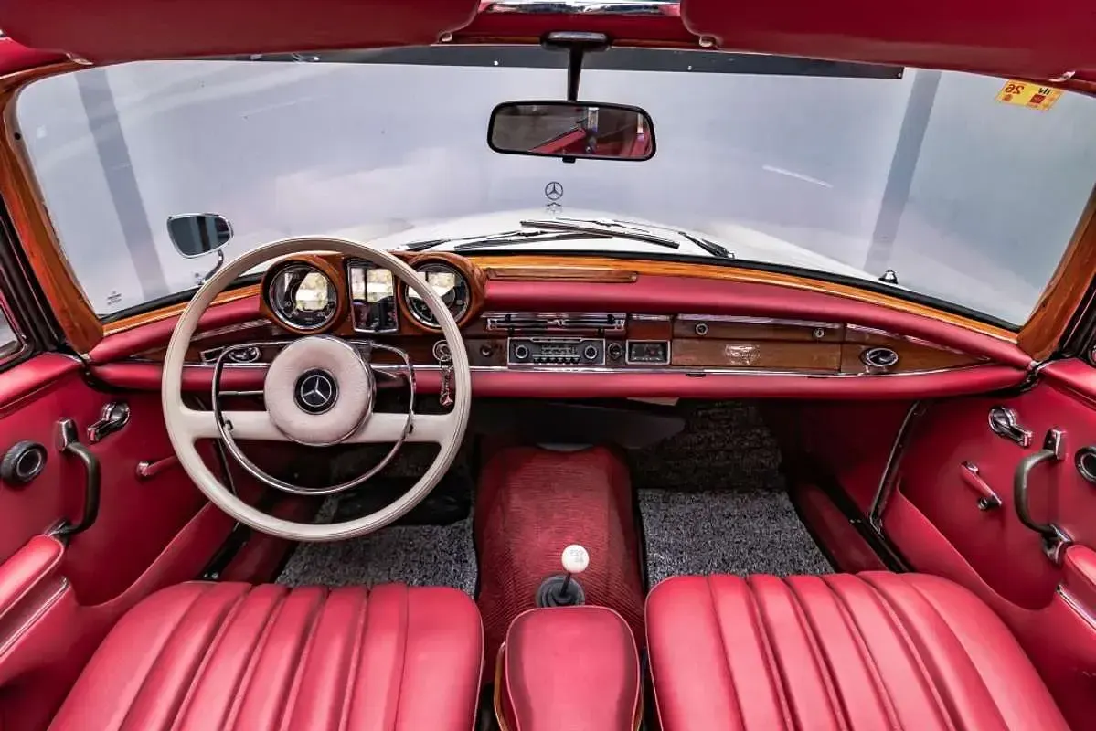 Usado Mercedes 220 SE 105 CV (77 kW) 1975 Blanco Berlina