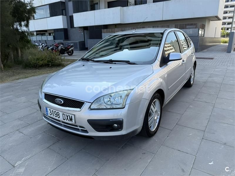 Gris / plata Usado 2006 Ford Focus Trend Berlina | 2990 € (Super precio) - Imagen 1/4