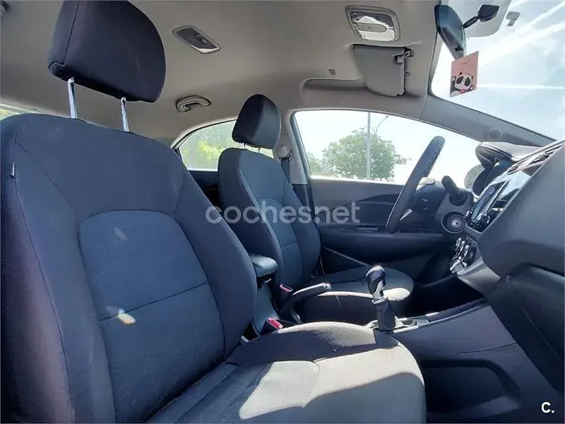 Usado Kia Rio 75 CV (55 kW) 2016 Blanco Utilitario