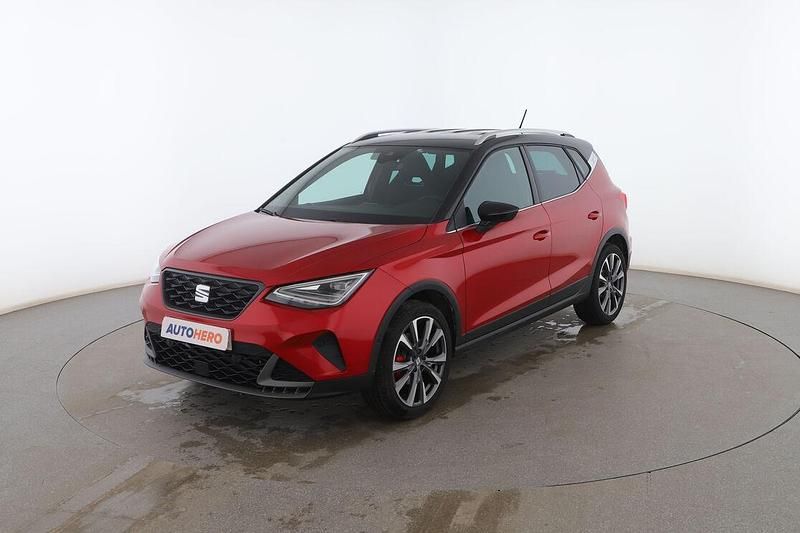 Rojo Nuevo 2025 Seat Arona FR SUV | 24.699 € (Precio justo) - Imagen 1/3