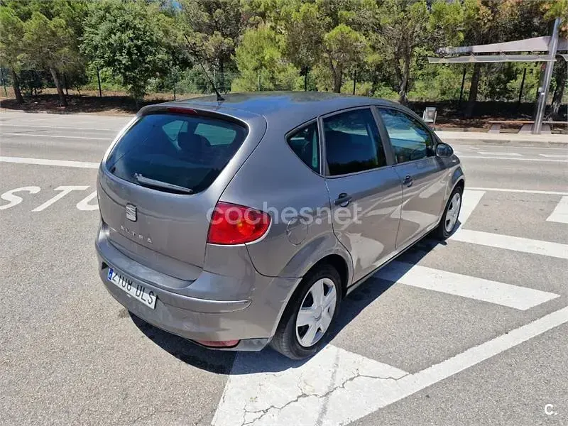 Usado Seat Altea Sport 102 CV (75 kW) 2005 Gris / plata Monovolumen