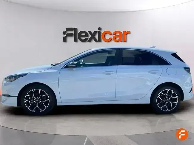 Usado Kia Ceed Style 100 CV (73 kW) 2025 Blanco Utilitario
