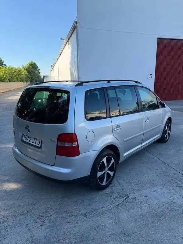 Usado VW Touran Trendline 99 CV (72 kW) 2003 Gris Monovolumen