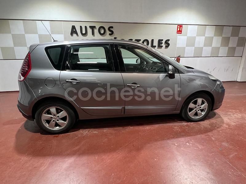 Usado Renault Scénic III Dynamique 130 CV (95 kW) 2009 Beige Monovolumen