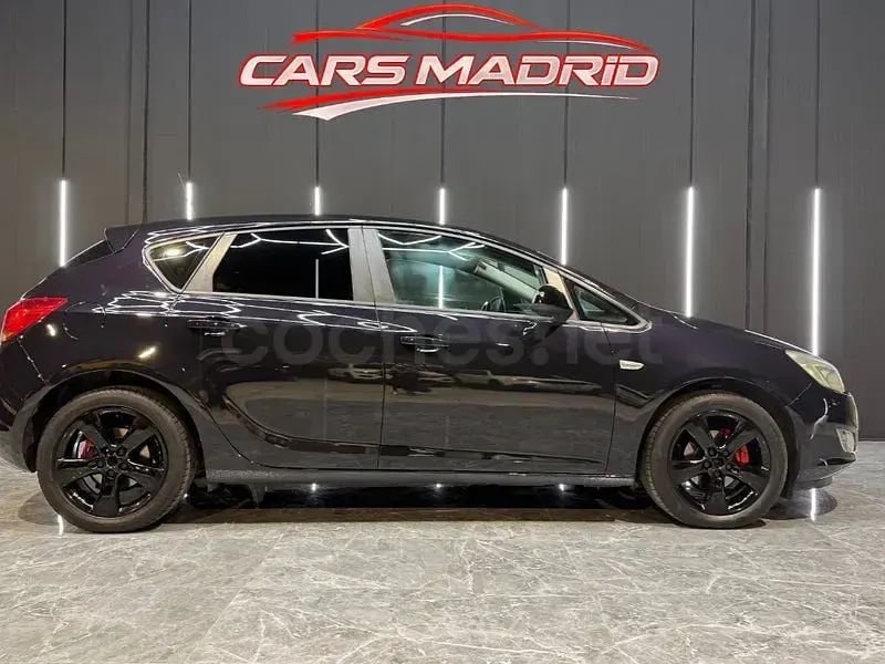 Usado Opel Astra Enjoy 115 CV (84 kW) 2011 Negro Berlina