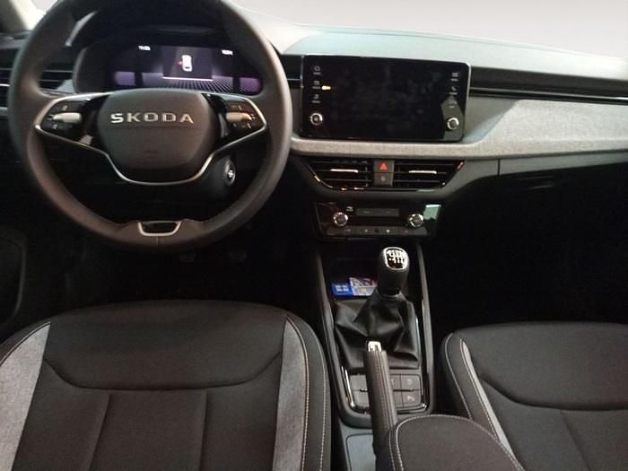 Usado Skoda Scala Selection 115 CV (84 kW) 2025 Gris plata Utilitario