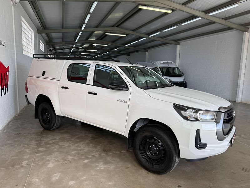 Usado Toyota HiLux 150 CV (110 kW) 2023 Blanco Pickup/Camioneta