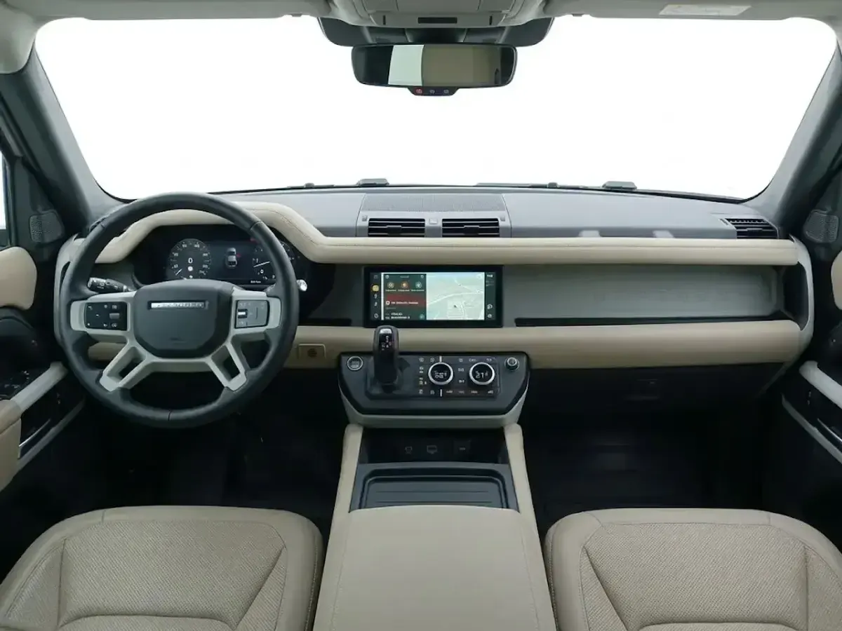 Używany Land Rover Defender S 405 KM (297 kW) 2024 Czarny SUV