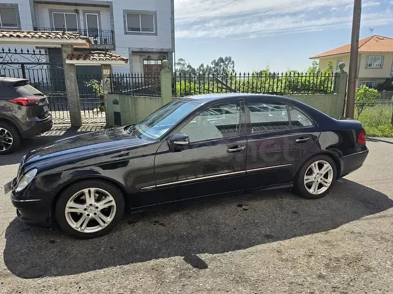 Usado Mercedes E280 Avantgarde 190 CV (139 kW) 2007 Negro Berlina