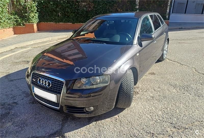 Usado Audi A3 Ambiente 140 CV (102 kW) 2006 Gris / plata Utilitario