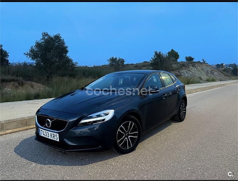 Azul Usado 2018 Volvo V40 Momentum Familiar | 14.000 € (Caro) - Imagen 1/4