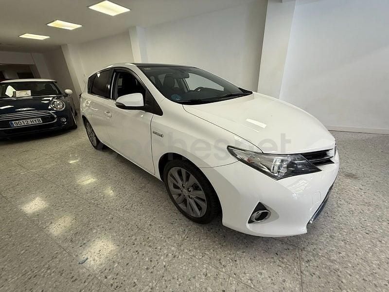 Usado Toyota Auris Hybrid Active 136 CV (100 kW) 2013 Blanco Familiar