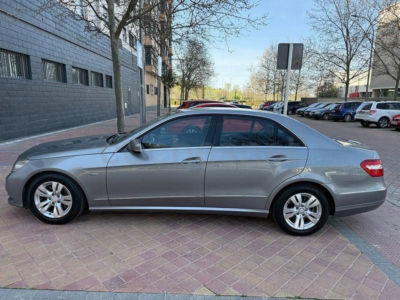 Usado Mercedes E350 Avantgarde 265 CV (194 kW) 2011 Gris / plata Berlina