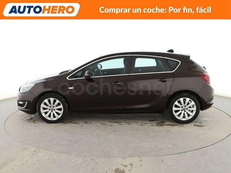 Usado Opel Astra Excellence 140 CV (102 kW) 2014 Marrón Berlina