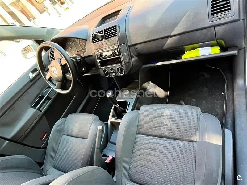 Usado VW Polo Trendline 75 HP (55 kW) 2002 Branco Sedan