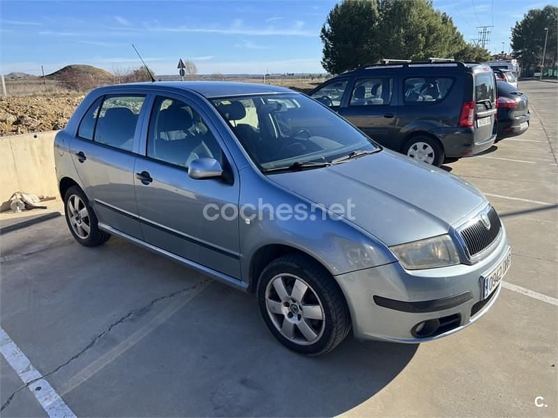 Gris / plata Usado 2005 Skoda Fabia Sport Berlina | 3980 € (Caro) - Imagen 1/4