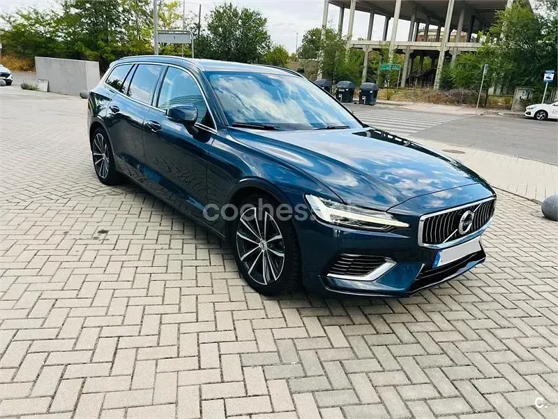 Usado Volvo V60 Plus 350 CV (257 kW) 2022 Azul Familiar