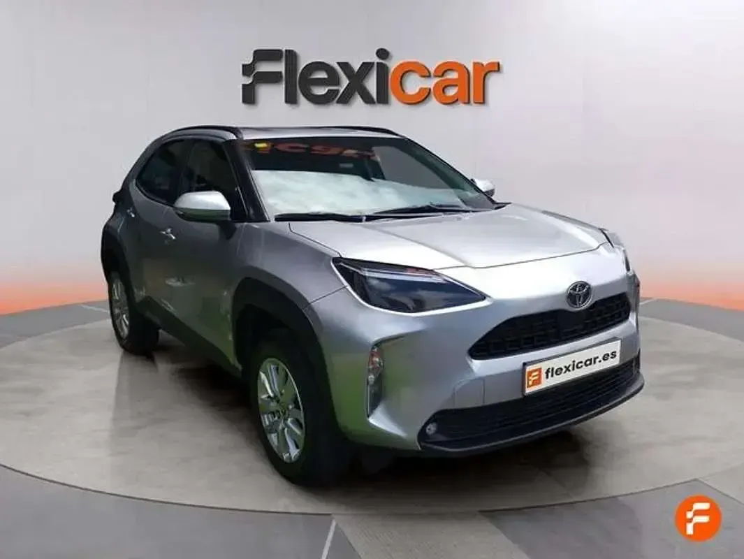 Begagnad Toyota Yaris Cross Active 116 HK (85 kW) 2025 Grå SUV