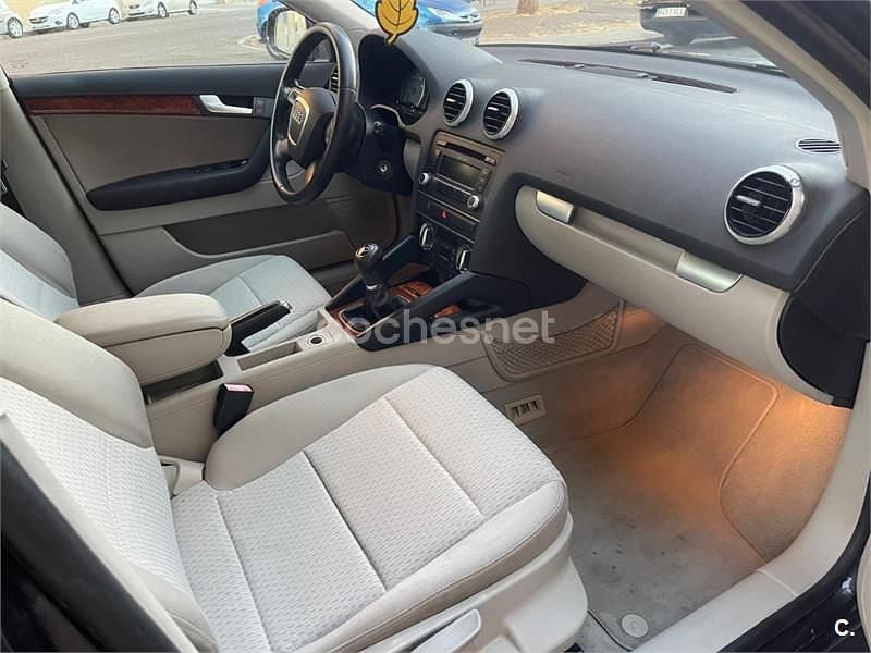 Usado Audi A3 Ambiente 160 CV (117 kW) 2010 Gris / plata Utilitario