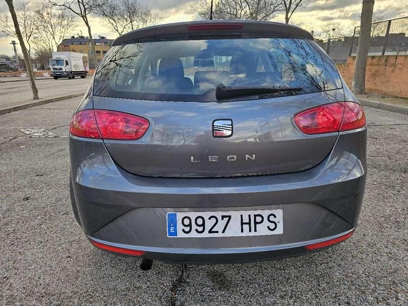 Usado Seat Leon Style 110 CV (80 kW) 2013 Plateado Utilitario