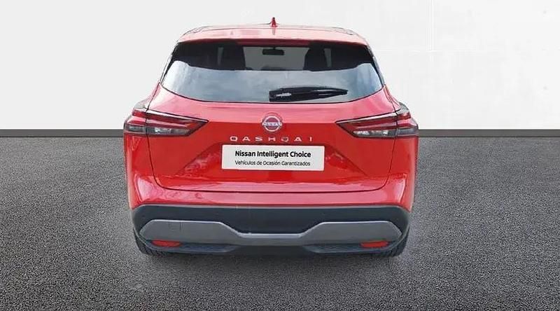 Usado Nissan Qashqai Tekna 158 CV (116 kW) 2023 Yokohama red (sólida) SUV