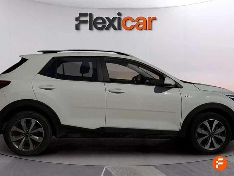 Usado Kia Stonic 84 CV (61 kW) 2022 Blanco SUV