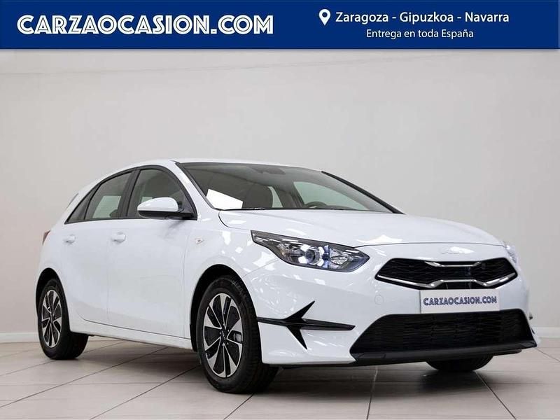Käytetty Kia Ceed 101 HP (74 kW) 2025 Valkoinen Viistoperä