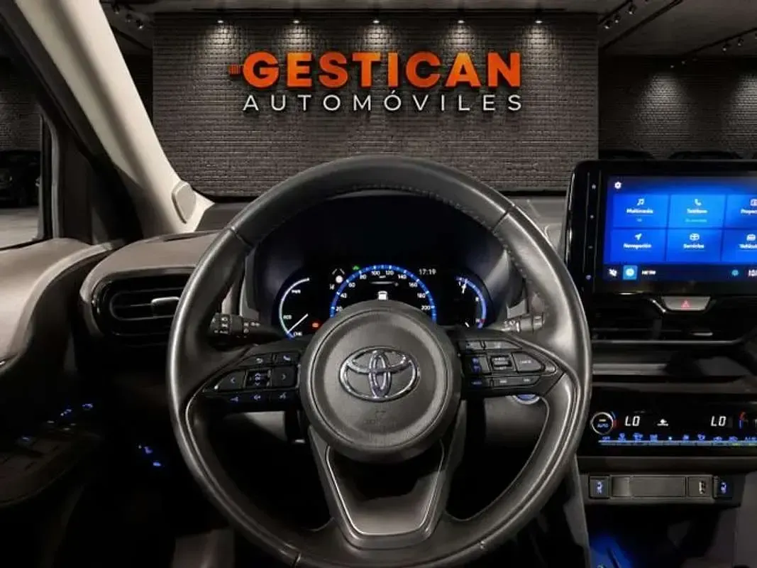 Usado Toyota Yaris Cross Style 116 CV (85 kW) 2024 Verde SUV