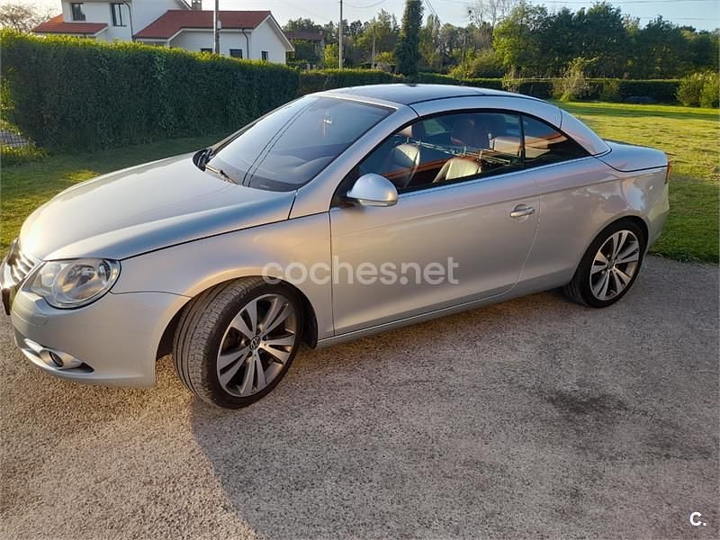 Usado VW Eos 200 CV (147 kW) 2008 Gris / plata Descapotable