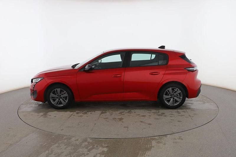 Używany Peugeot 308 Active 131 KM (96 kW) 2022 Czerwony Sedan/Limuzyna