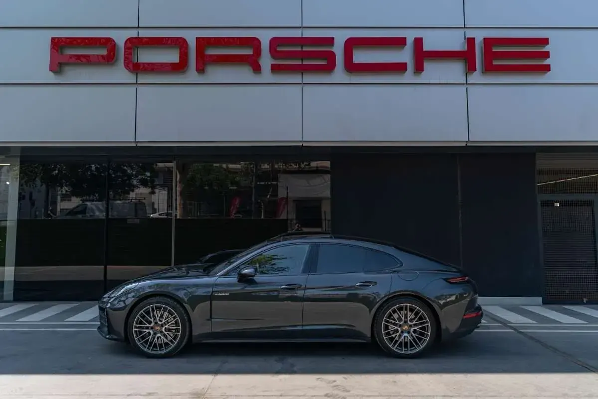Nuevo Porsche Panamera 4 E-Hybrid 470 CV (345 kW) 2026 Gris Utilitario
