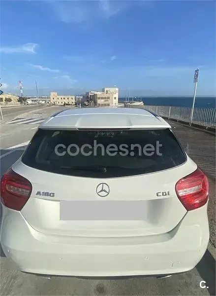 Usado Mercedes A180 Urban 109 CV (80 kW) 2015 Blanco Berlina