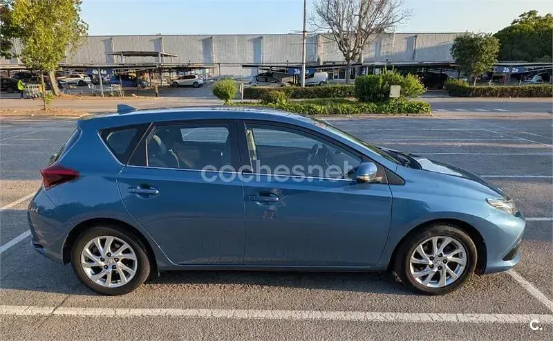 Usado Toyota Auris Active 116 CV (85 kW) 2016 Azul Berlina