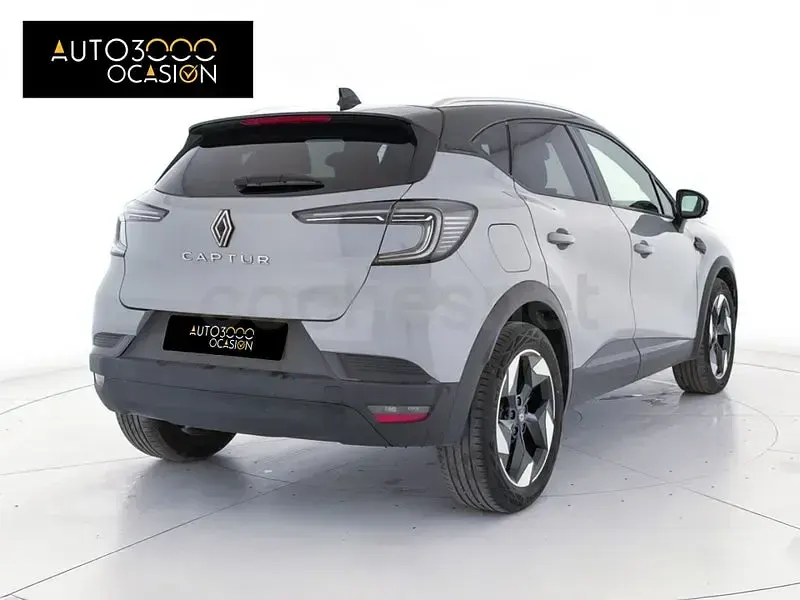 Usado Renault Captur Techno 100 CV (73 kW) 2025 Gris / plata SUV