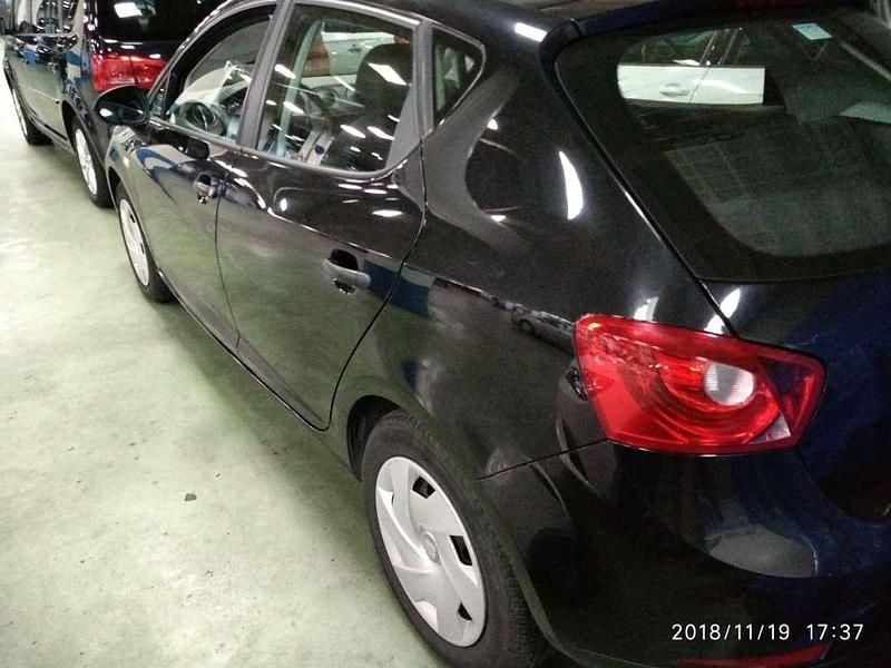 Usado Seat Ibiza Style 105 CV (77 kW) 2014 Negro Utilitario