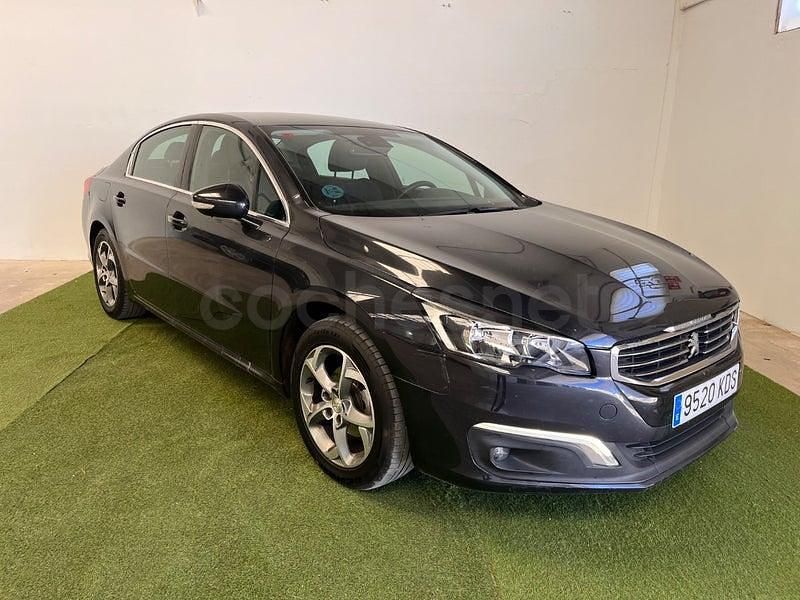 Usado Peugeot 508 Active 120 CV (88 kW) 2017 Gris / plata Berlina