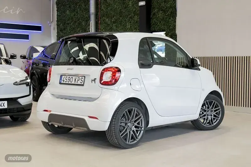 Usado Smart ForTwo Coupé Brabus 90 CV (66 kW) 2018 Blanco Coupe